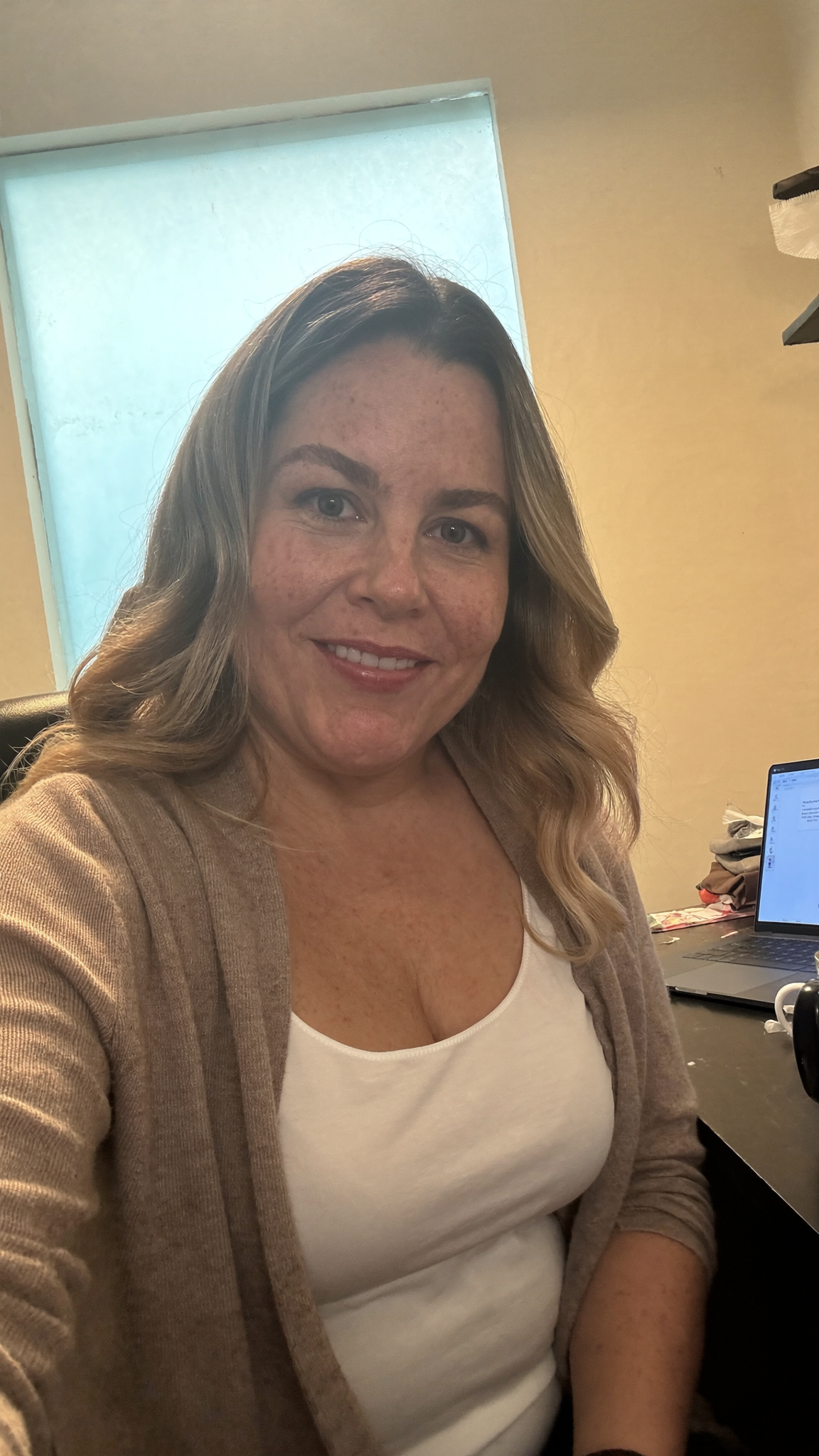 María José, reconvertida a lo digital a los 38 años, hoy Community Manager con IA.