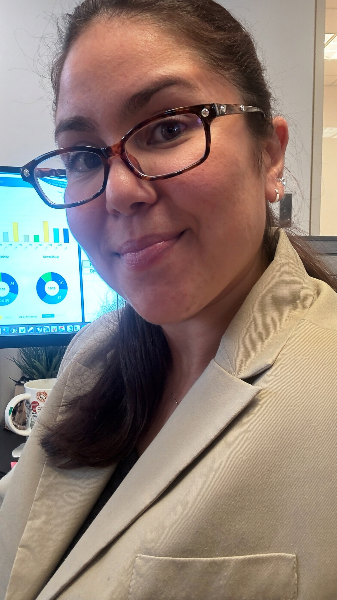 Diana, auditora ascendida a senior tras certificarse en Power BI.