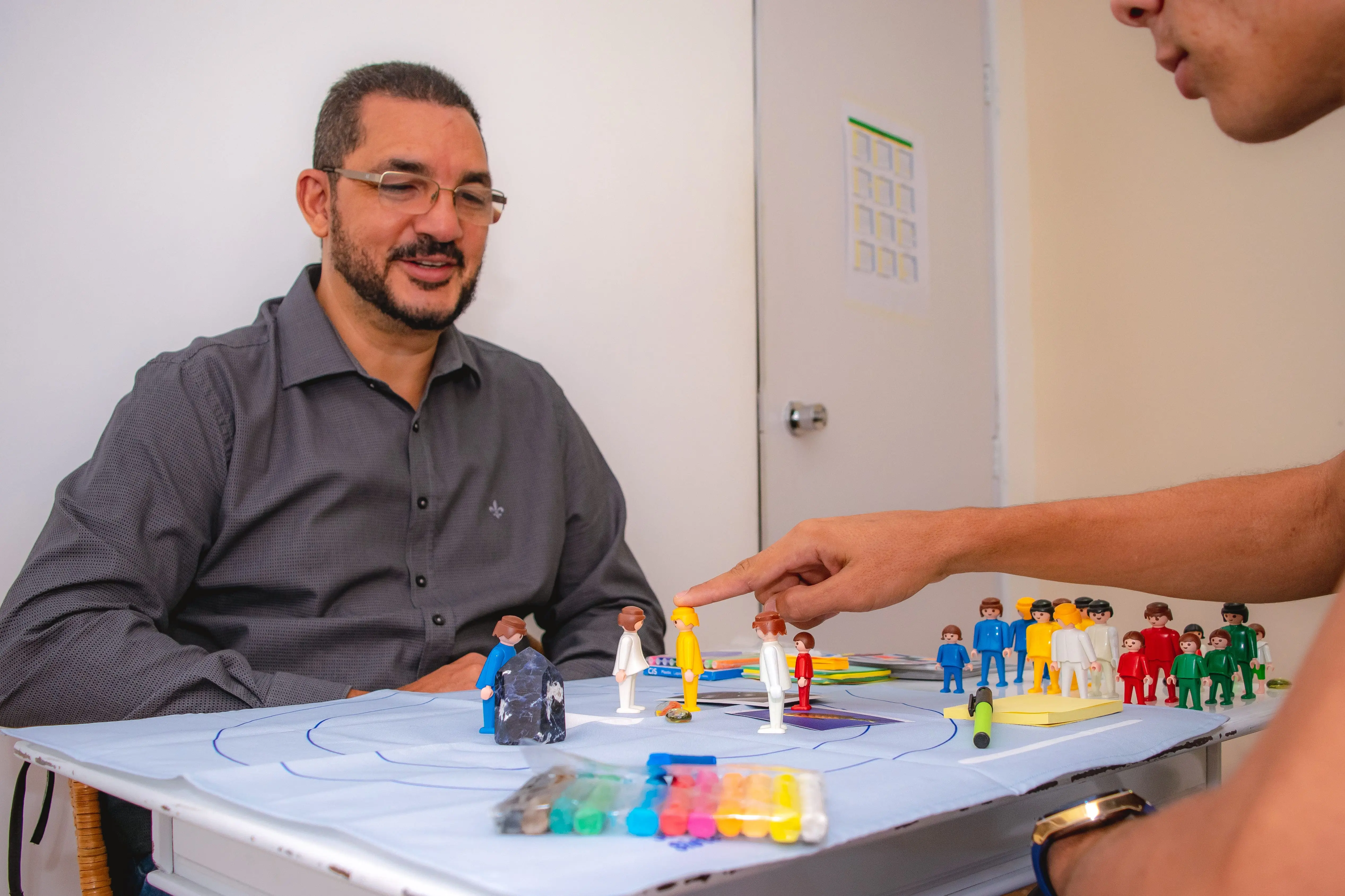 Prof. Bastos, condutor do encontro de Constelação Familiar