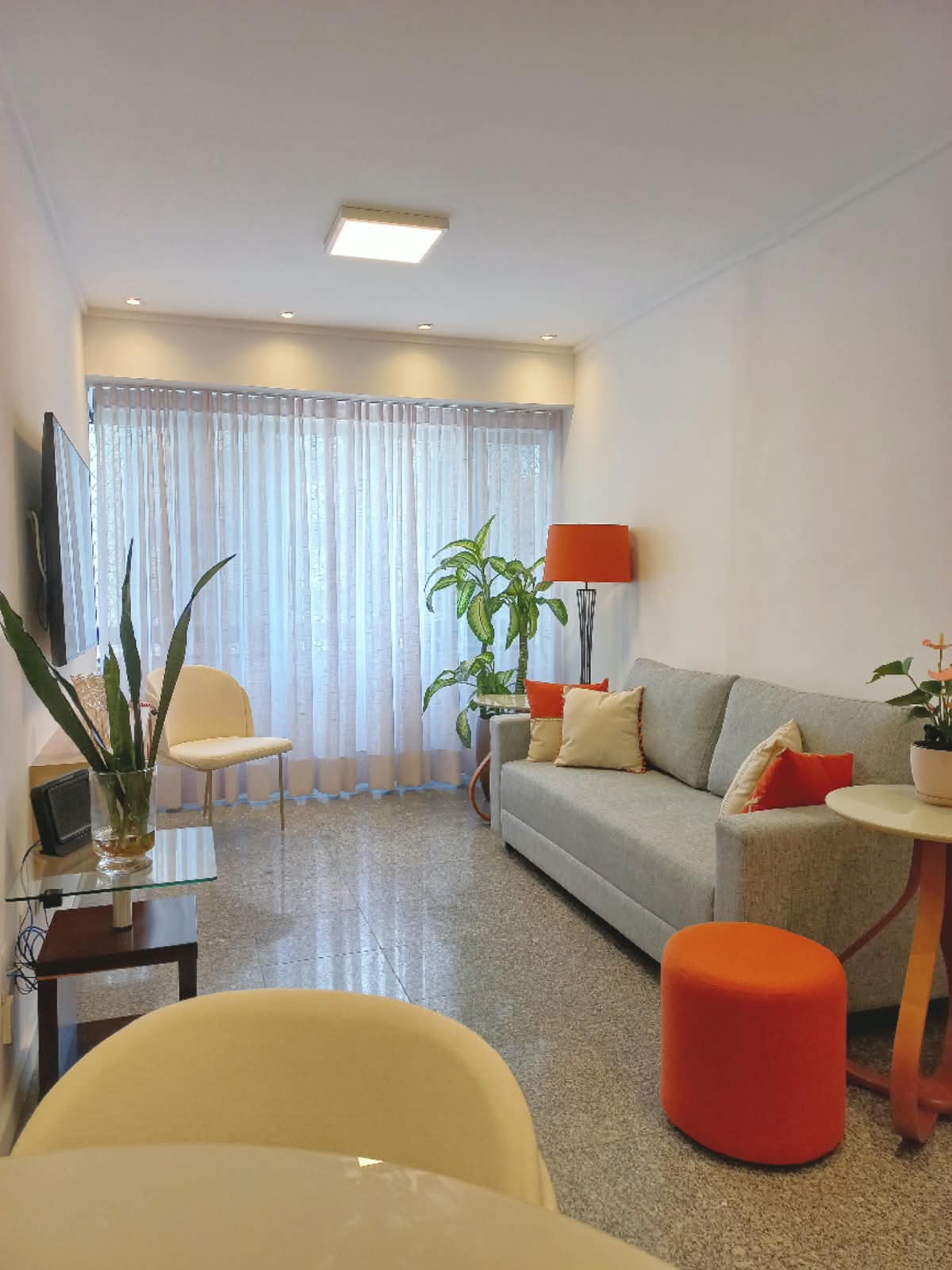 Ambiente decorado com cortinas no Projeto 03